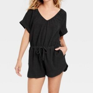 Universal Thread black v-neck romper shorts/short sleeves size XXL.